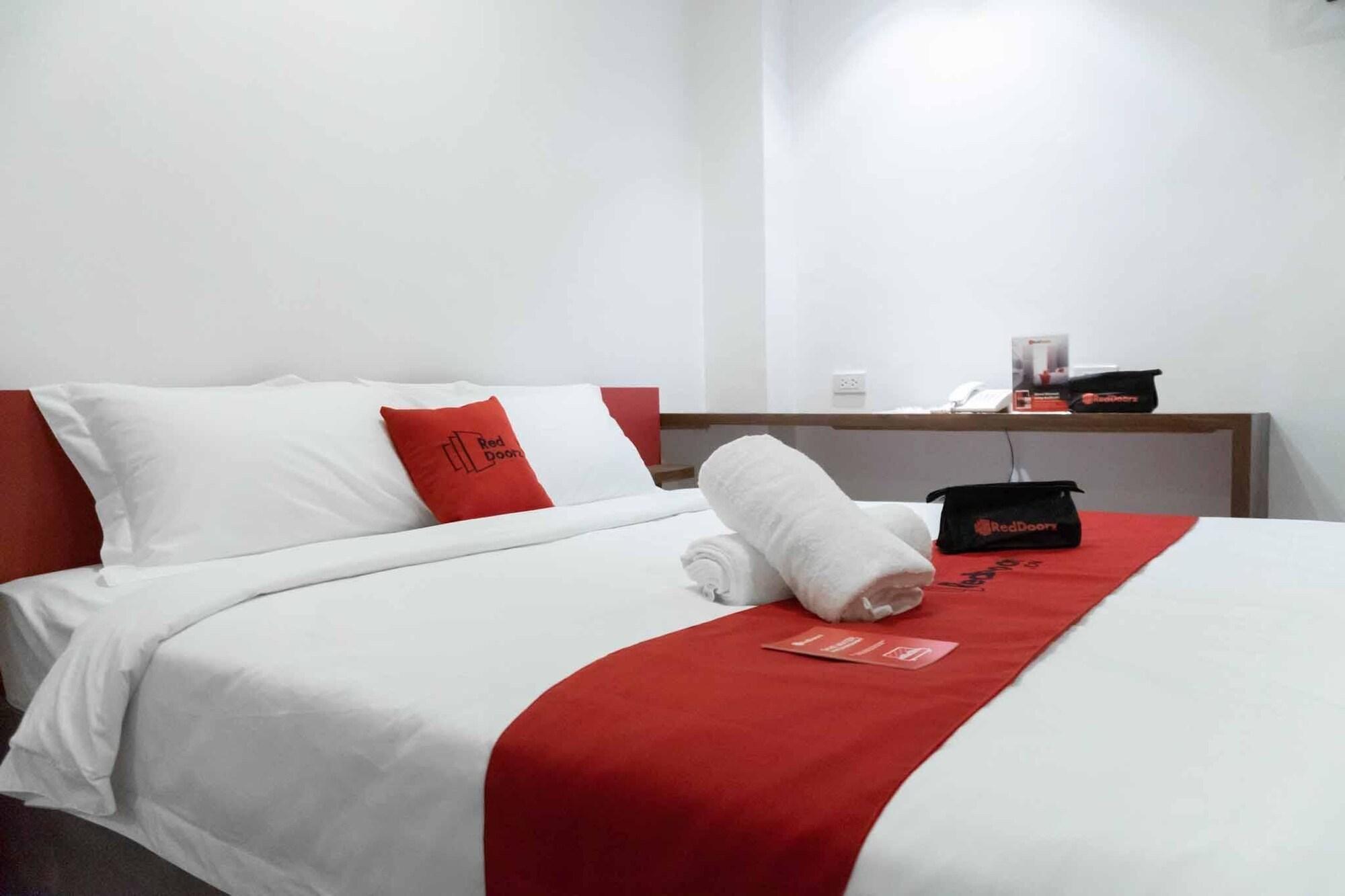 เรดดอร์ซ พลัส เนียร์ แบมบู ออร์แกน ลาสปินาส Hotel ลาสปิญยาส ภายนอก รูปภาพ