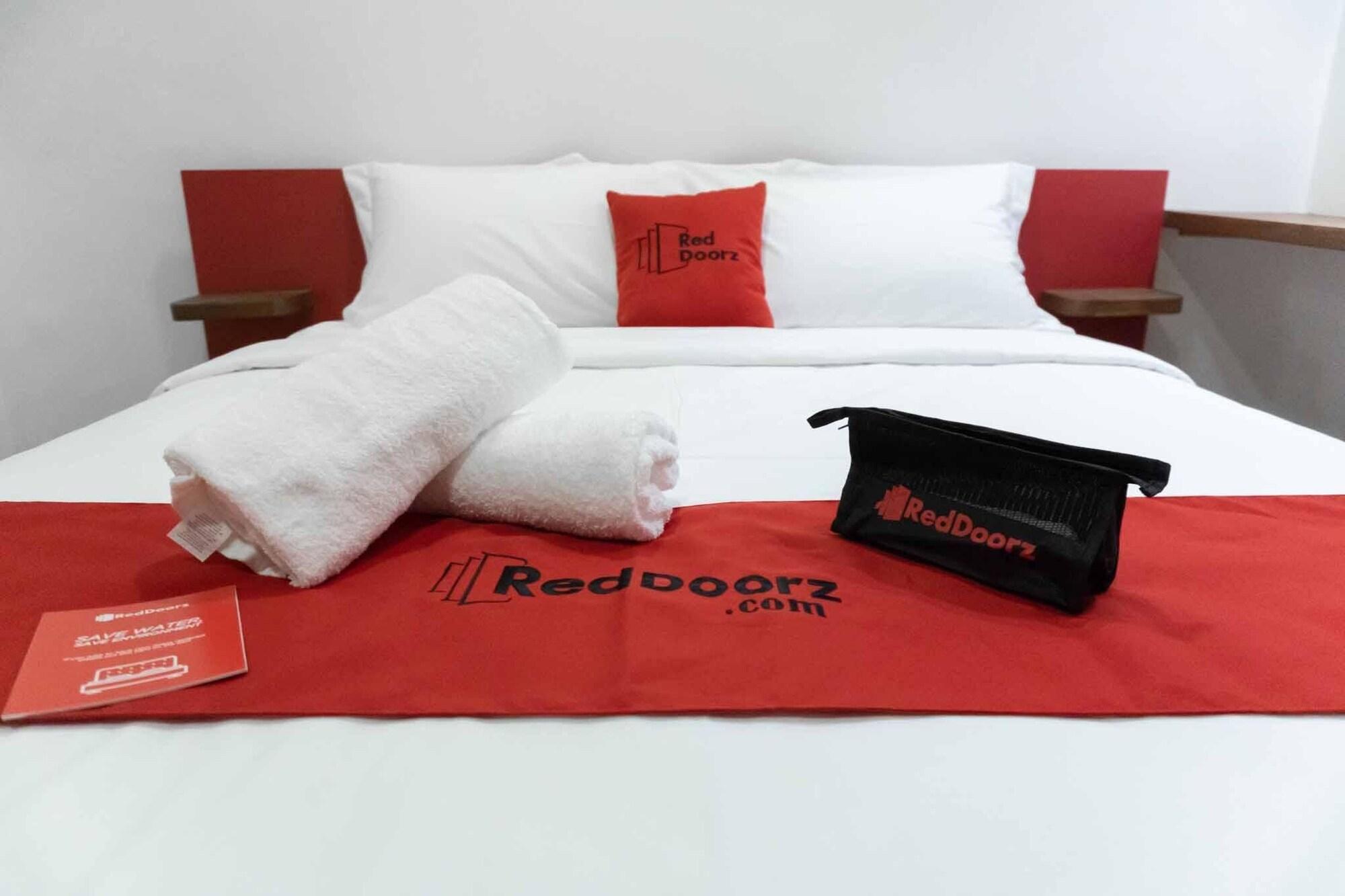 เรดดอร์ซ พลัส เนียร์ แบมบู ออร์แกน ลาสปินาส Hotel ลาสปิญยาส ภายนอก รูปภาพ